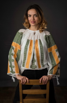 traditional romanian ethnic clothes